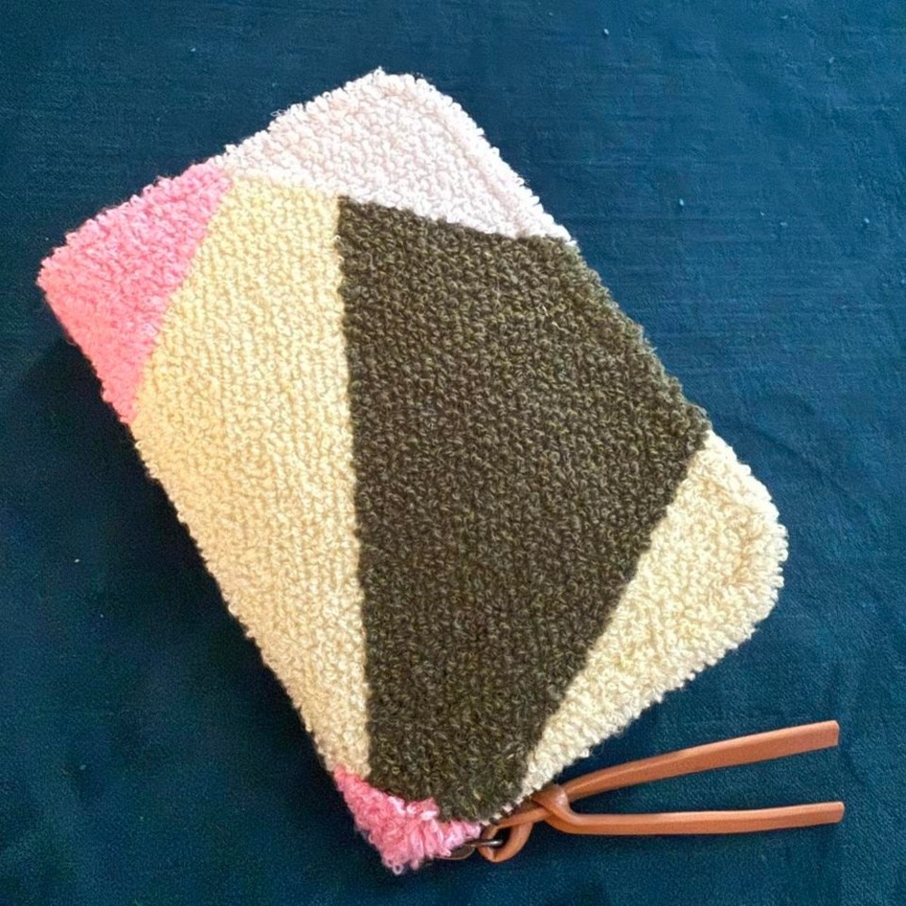 Universal‎ Thread tufted geometric zip wallet coin purse